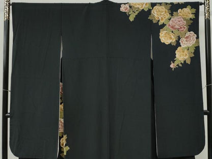 平和屋着物●こむさでもーど・COMME CA DU MODE　振袖　牡丹　黒地　正絹　逸品　CABG0901yc