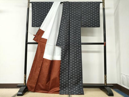 平和屋着物●久留米絹かすり　麻の葉文様　黒地　反端付き　正絹　逸品　未使用　CABG0943yc