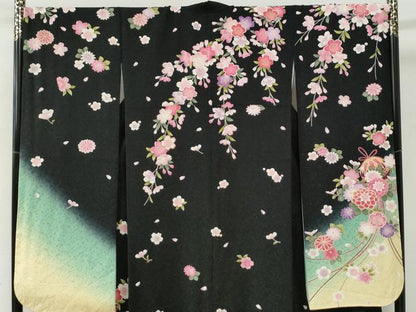 平和屋着物●豪華振袖　毬舞桜文　暈し染め　黒地　金通し地　正絹　逸品　CABG1062yc