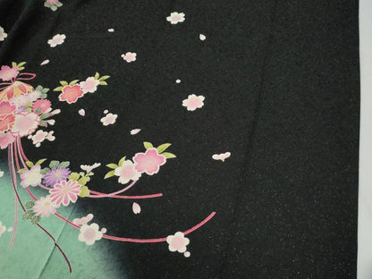 平和屋着物●豪華振袖　毬舞桜文　暈し染め　黒地　金通し地　正絹　逸品　CABG1083yc