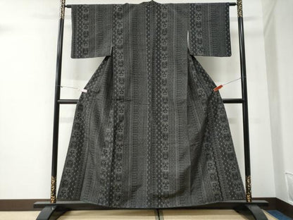 平和屋着物●上質な紬　吉祥唐草間道　黒地　正絹　逸品　未使用　CABG1079yc