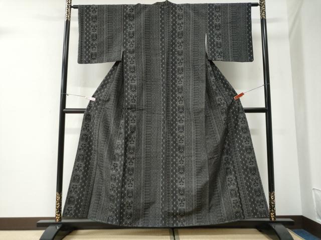 平和屋着物●上質な紬　吉祥唐草間道　黒地　正絹　逸品　未使用　CABG1079yc