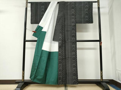 平和屋着物●上質な紬　吉祥唐草間道　黒地　正絹　逸品　未使用　CABG1079yc