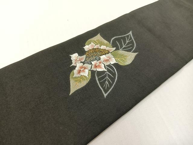 平和屋着物●塩瀬　九寸名古屋帯　総刺繍　草花文　黒地　金糸　正絹　逸品　CABG1601vp