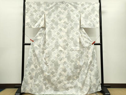 平和屋着物●都喜ヱ門　本場大島紬　白大島　9マルキ　色紙重ね文　証紙付き　藤絹織物謹製　正絹　逸品　未使用　CABG2101ze