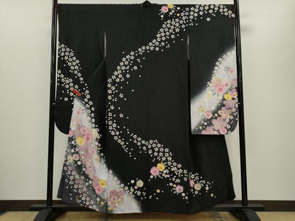 平和屋着物●豪華振袖　駒刺繍　鞠舞花文　暈し染め　黒地　金彩　やまと謹製　正絹　逸品　CABG2141ze