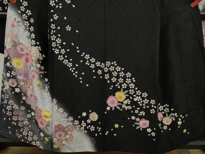 平和屋着物●豪華振袖　駒刺繍　鞠舞花文　暈し染め　黒地　金彩　やまと謹製　正絹　逸品　CABG2141ze