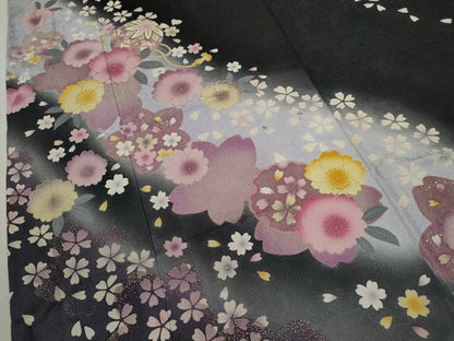 平和屋着物●豪華振袖　駒刺繍　鞠舞花文　暈し染め　黒地　金彩　やまと謹製　正絹　逸品　CABG2141ze
