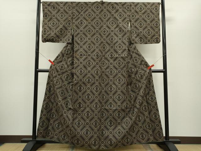 平和屋着物●本場大島紬　龍郷絣　7マルキ　菱吉祥花文　正絹　逸品　CABG2145ze