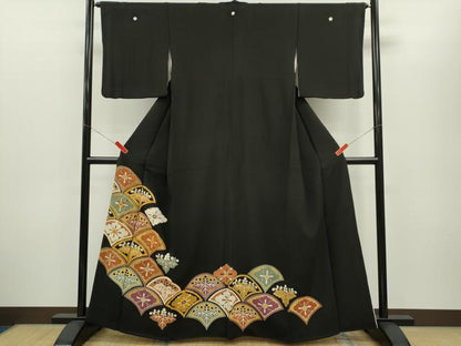平和屋着物■豪華黒留袖 駒刺繍 青海波花文 金彩 正絹 逸品 CABG2179ze