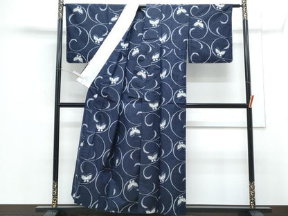 平和屋着物▽上質な紬　単衣　舞蝶文　正絹　逸品　CABG2590th