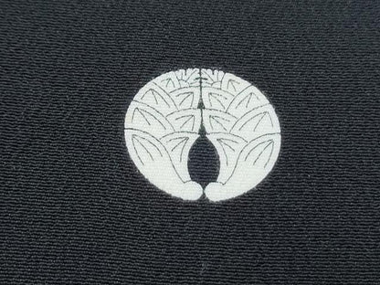 平和屋着物■豪華黒留袖　駒刺繍　地紙飛鶴花文　金彩　正絹　逸品　CABG2720th