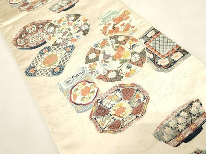 平和屋着物●「美しいキモノ」お馴染みのメーカー となみ織物 六通柄袋帯 色絵磁器菊花図 金糸 証紙付き 正絹 逸品 未使用 CABG2881dy