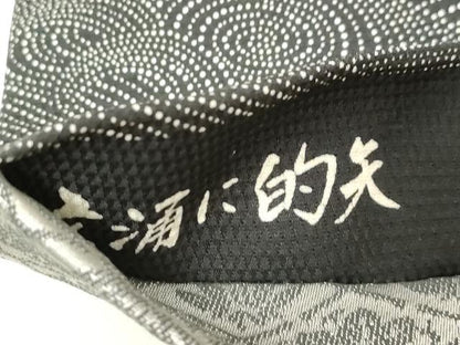 平和屋着物●人間国宝 初代六谷梅軒の息子 二代目 六谷梅軒(六谷博臣) 古今四代目 安江敏弘 両面 全通柄袋帯 立涌に的矢 黒地 CABG2936dy