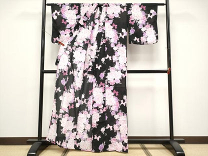 平和屋着物＊夏物　小紋　紅梅　リボン　舞花文　黒地　洗える着物　CABG3333tx