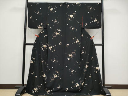 平和屋着物●夢工房　小紋　舞桜文　黒地　洗える着物　CABG3388tx