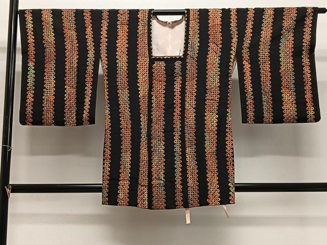平和屋着物∞道行コート　絞り　間道　黒地　正絹　逸品　CABG3889ua