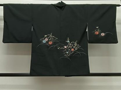 平和屋着物∞羽織　刺繍　松皮菱花文　黒地　金銀糸　正絹　逸品　CABG3893ua