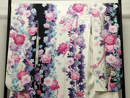平和屋着物●松田聖子　SEIKOMATSUDA　振袖　刺繍　薔薇　暈し染め　金銀彩　正絹　逸品　CABG4393gh