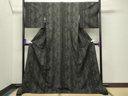平和屋着物●結城紬　奥順　はたおり娘　80亀甲　飛び亀甲柄　雪輪重ね舞桜文　やまと誂製　ロング丈　正絹　逸品　未使用　CABG4454gh