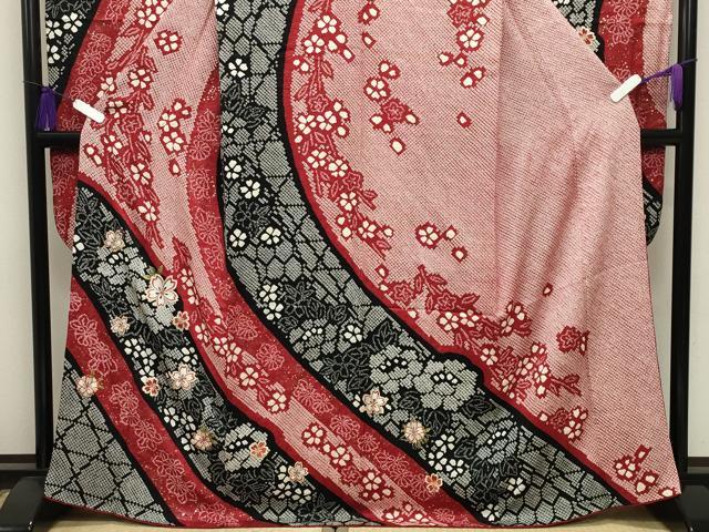 平和屋着物●豪華振袖　総絞り　駒刺繍　舞桜花文　黒地　金彩　正絹　逸品　CABG4772gh