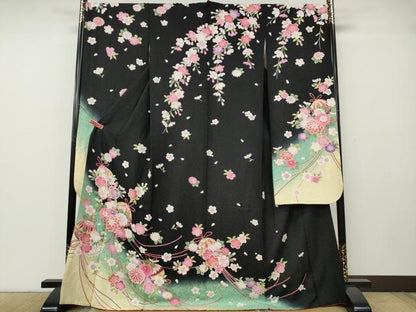 平和屋着物●豪華振袖　舞花鞠文　暈し染め　黒地　金通し地　正絹　逸品　CABG5394ut