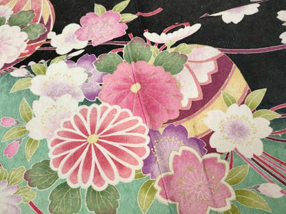 平和屋着物●豪華振袖　舞花鞠文　暈し染め　黒地　金通し地　正絹　逸品　CABG5392ut