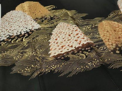 平和屋着物●豪華黒留袖　総刺繍　立波草花文　金糸　正絹　逸品　CABG5497ut