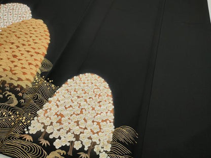 平和屋着物●豪華黒留袖　総刺繍　立波草花文　金糸　正絹　逸品　CABG5497ut