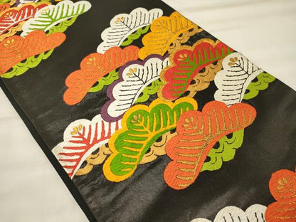 平和屋着物◎六通柄袋帯　唐織　松　黒地　金糸　正絹　逸品　CABG5797oy