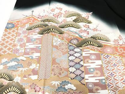 平和屋着物■豪華黒留袖　擦過物　駒刺繍　吉祥更紗松文　暈し染め　金彩　正絹　逸品　CABG6593xe