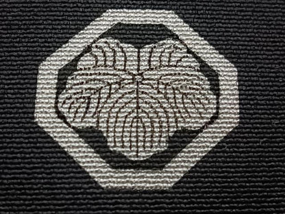 平和屋着物■黒留袖　波車松花文　金彩　洗える着物　CABG6811xi