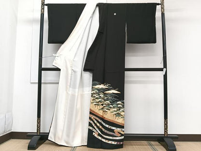 平和屋着物■豪華黒留袖　駒刺繍　立波飛鶴松文　金彩　正絹　逸品　CABG6892xi