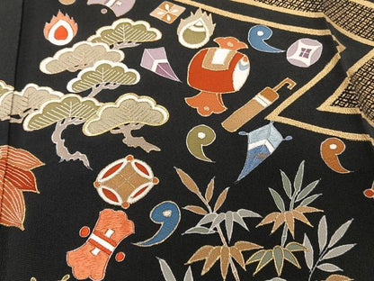 平和屋着物■豪華黒留袖　駒刺繍　宝尽くし文　金彩　正絹　逸品　CABG7056xi