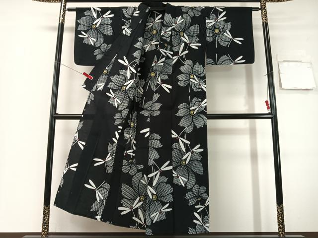 平和屋着物∴夏物　浴衣　トンボ　花　黒地　綿　逸品　CABG7685vp