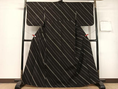 平和屋着物●上質な紬　斜線文　黒地　正絹　逸品　CABG7755vp