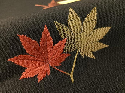 平和屋着物●総刺繍　九寸開き名古屋帯　紬地　楓文　黒地　正絹　逸品　CABG7786vp