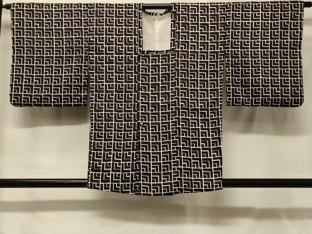 平和屋着物＃道行コート　幾何学文様　黒地　正絹　逸品　CABG8075in