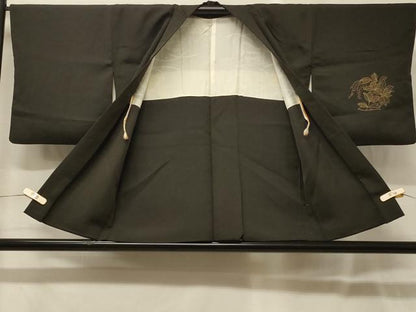 平和屋着物＃羽織　駒刺繍　葡萄蔦の葉丸文　黒地　金彩　正絹　逸品　CABG8086in