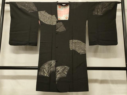 平和屋着物＃道行コート　寿光織　地紙立波文　黒地　銀糸　ロング丈　正絹　逸品　CABG8125in