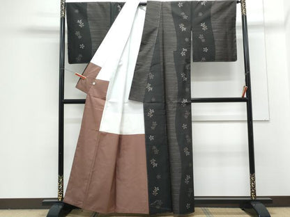 平和屋着物●本場大島紬　9マルキ　純泥染　立涌花文　証紙付き　正絹　逸品　未使用　CABG8439th