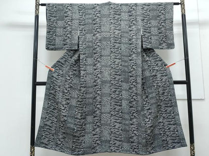 平和屋着物●上質な小紋　吉祥花間道　黒地　さが美扱い　正絹　逸品　CABG8457th
