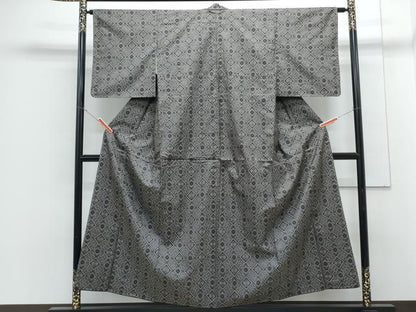 平和屋着物●本場大島紬　龍郷絣　菱吉祥文　正絹　逸品　反端付き　未使用　CABG8526th