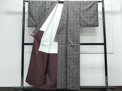 平和屋着物●本場大島紬　龍郷絣　菱吉祥文　正絹　逸品　反端付き　未使用　CABG8526th