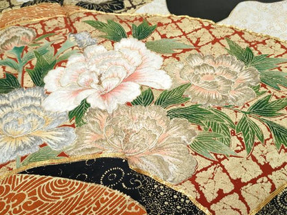 平和屋着物■豪華黒留袖　駒刺繍　地紙花文　金彩　正絹　逸品　CABG8762th