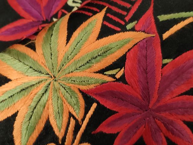 平和屋着物●アンティーク　大正ロマン　九寸名古屋帯　総手刺繍　草花文　黒地　金糸　正絹　逸品　CABG9521dy