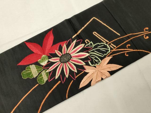 平和屋着物●アンティーク　大正ロマン　九寸名古屋帯　総手刺繍　草花文　黒地　金糸　正絹　逸品　CABG9521dy