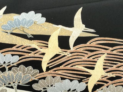 平和屋着物■豪華黒留袖　作家物　駒刺繍　立波飛鶴文　金彩　正絹　逸品　CABG9812fb