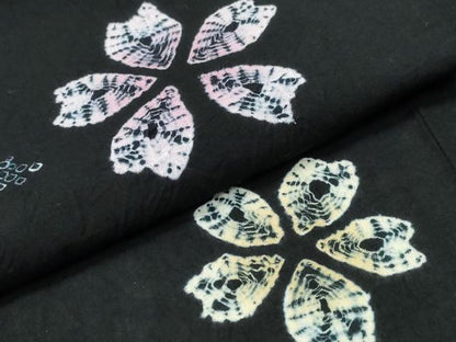 平和屋着物∴夏物　浴衣　有松鳴海絞り　芝草舞桜　黒地　綿　逸品　未使用　CABH1337ng