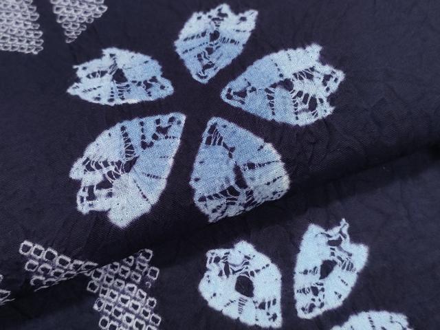 平和屋着物∴夏物　浴衣　有松鳴海絞り　舞桜　矢羽根文　濃藍色　綿　逸品　未使用　CABH1411ng
